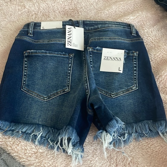 Zenana Blue Jean Shorts size Lg - Picture 2 of 3